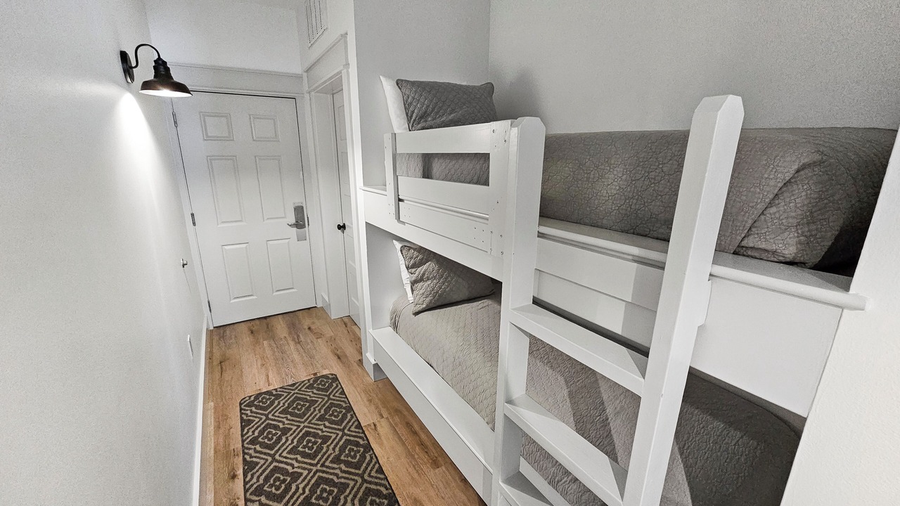 Photo of Bedroom in Miramar Beach