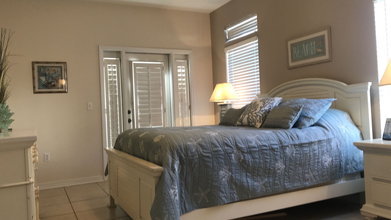 Photo of Bedroom in Crystal Beach