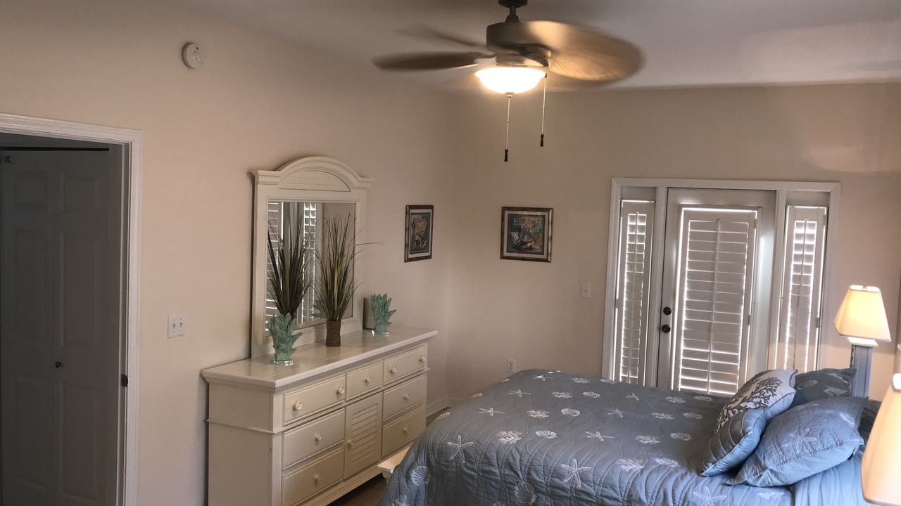 Photo of Bedroom in Crystal Beach