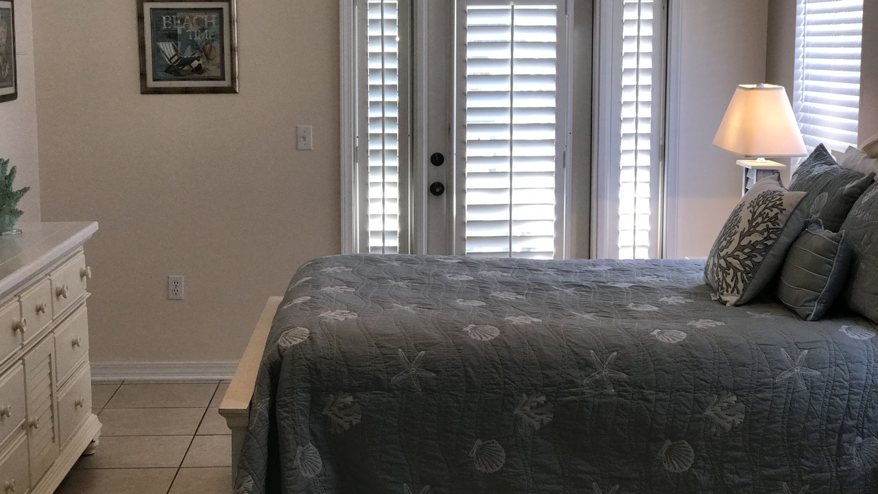 Photo of Bedroom in Crystal Beach