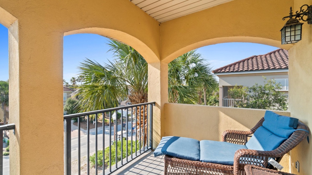 Photo of Patio Balcony in Fort Bay