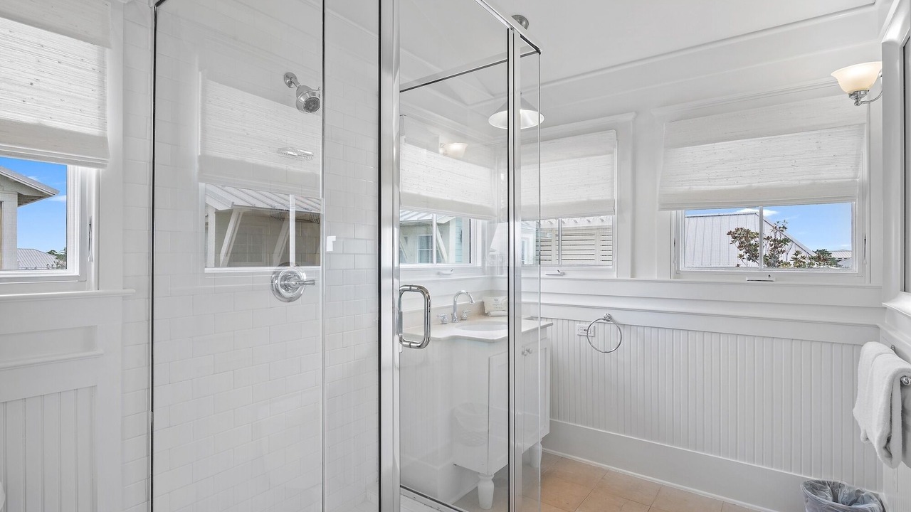 Photo of Bathroom in Beach District