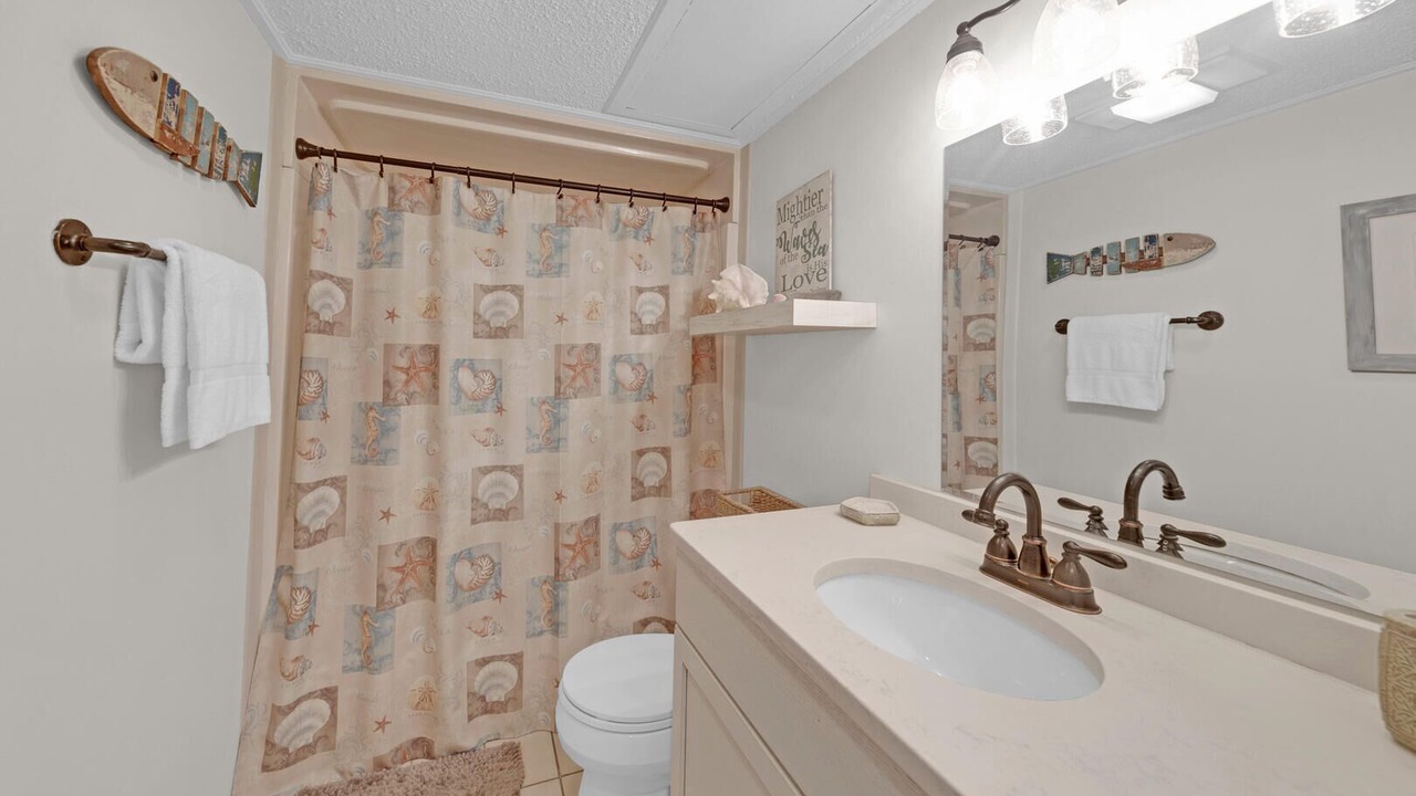 Photo of Bathroom in Holiday Isle