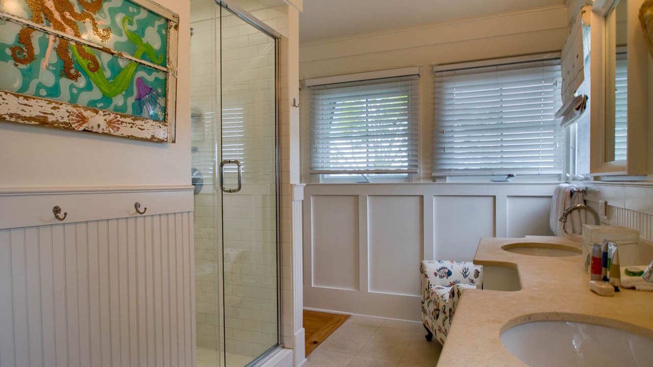 Photo of Bathroom in Beach District