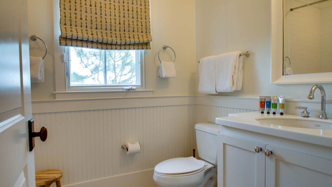 Photo of Bathroom in Beach District