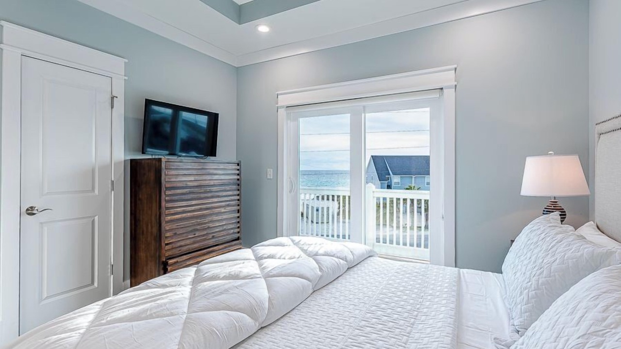 Photo of Bedroom in Laguna Beach Estates