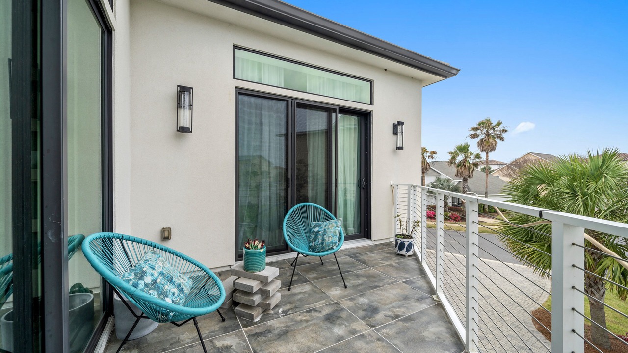 Photo of Patio Balcony in Avalon Beach Estates