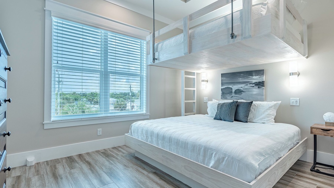 Photo of Bedroom in Laguna Beach Estates