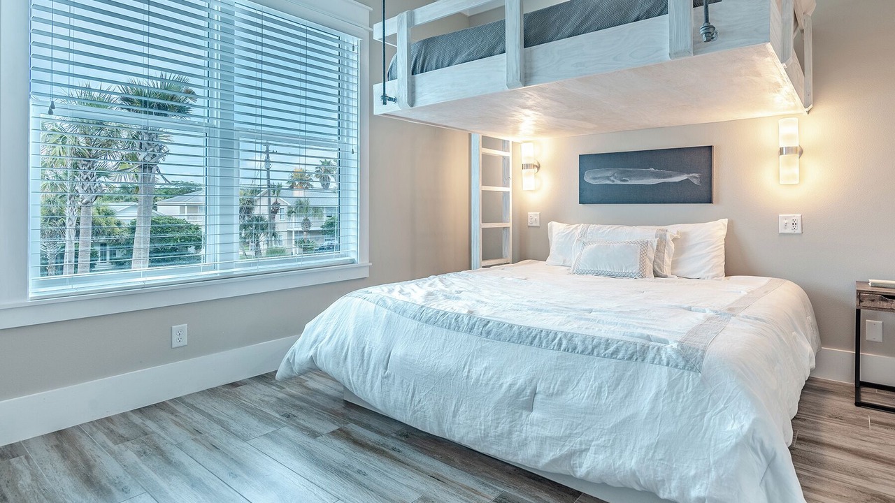 Photo of Bedroom in Laguna Beach Estates