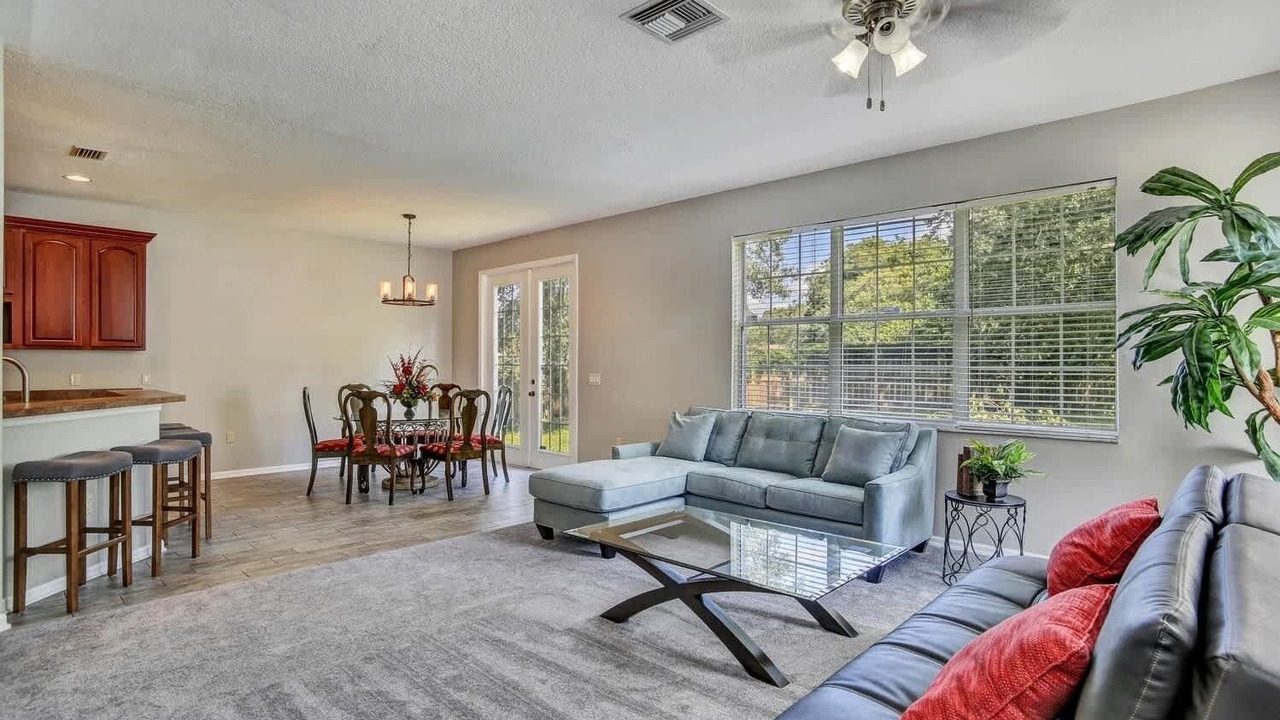 Photo of Livingroom in Seffner Community Alliance