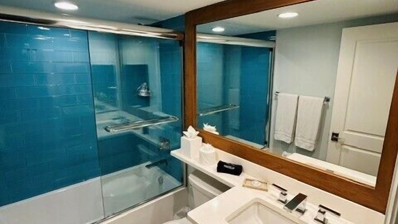Photo of Bathroom in Park Shore