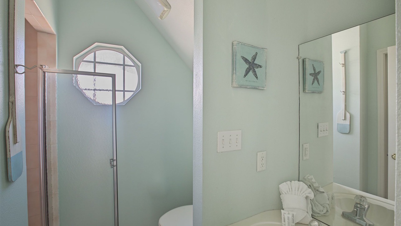 Photo of Bathroom in Clipper Cove