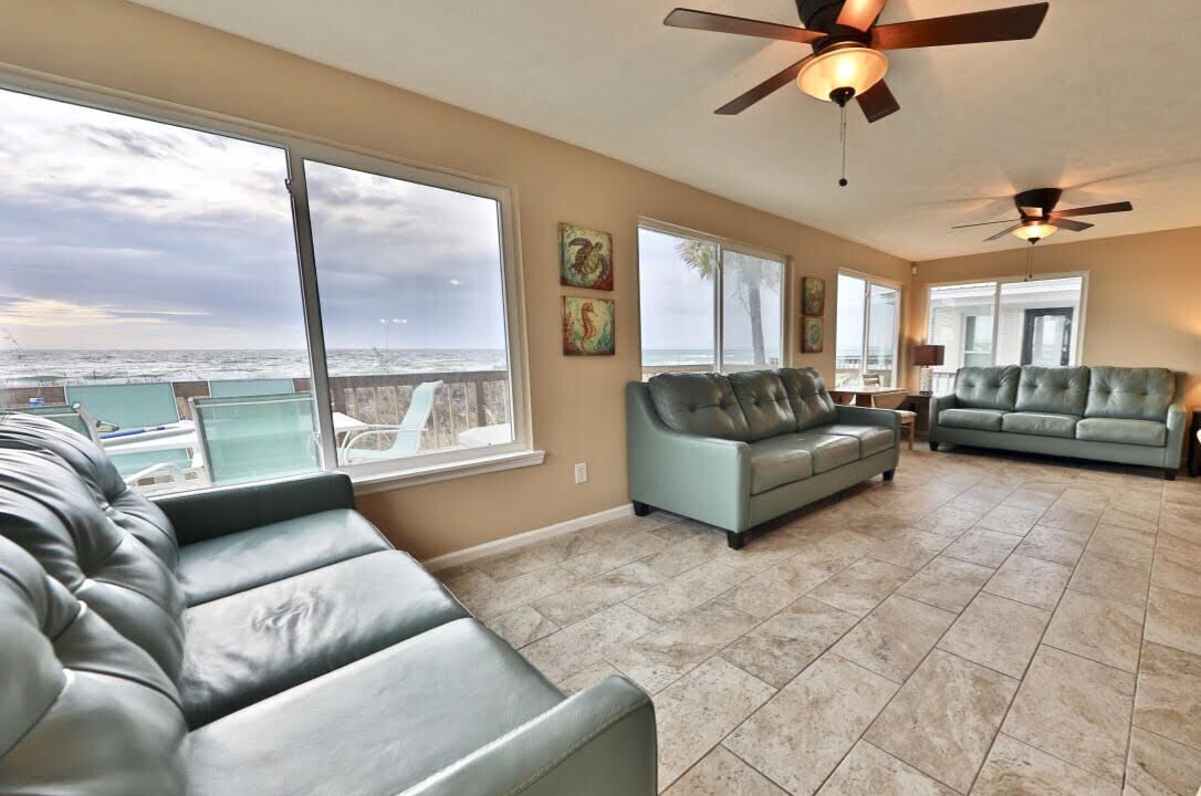 Photo of Livingroom in Lullwater Beach On Gulf Of Mexico
