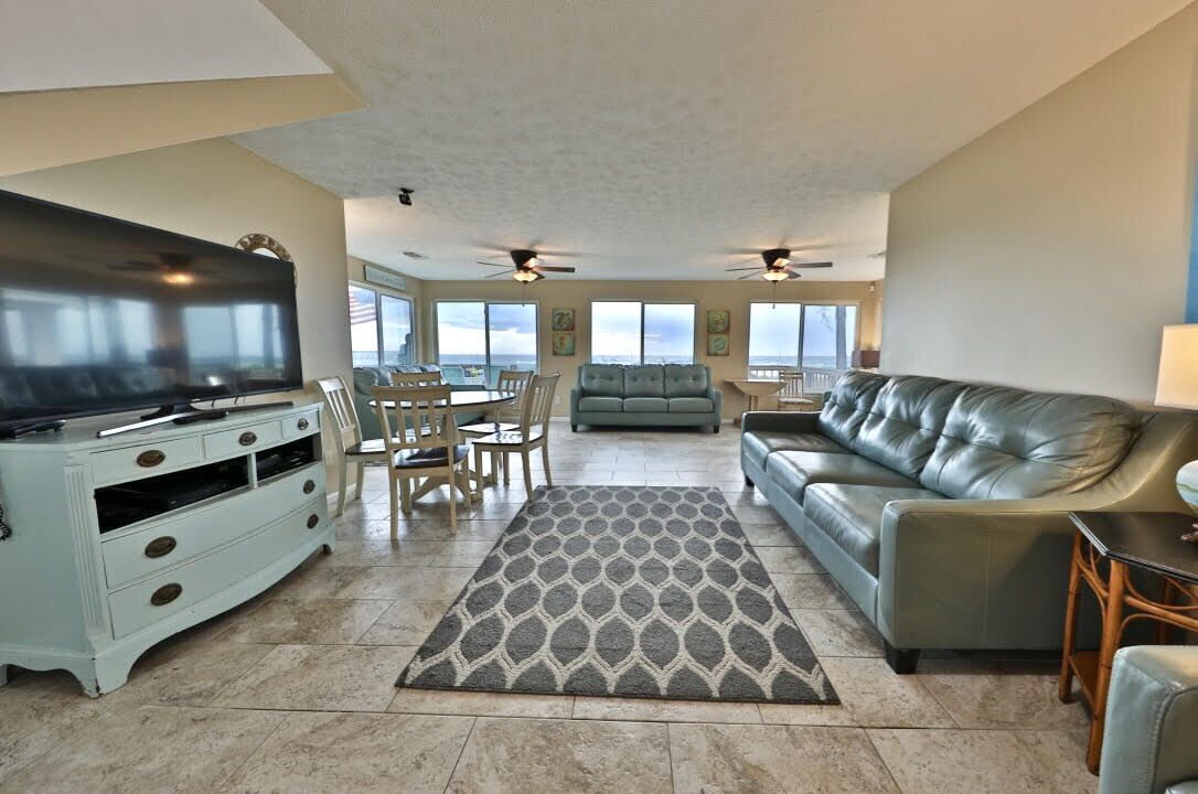 Photo of Livingroom in Lullwater Beach On Gulf Of Mexico