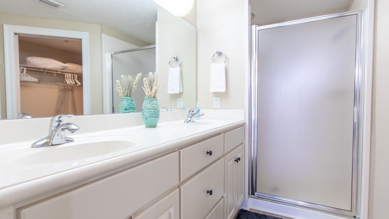Photo of Bathroom in Lower Grand Lagoon