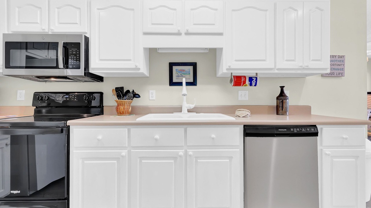 Photo of Kitchen in Laguna Beach Estates