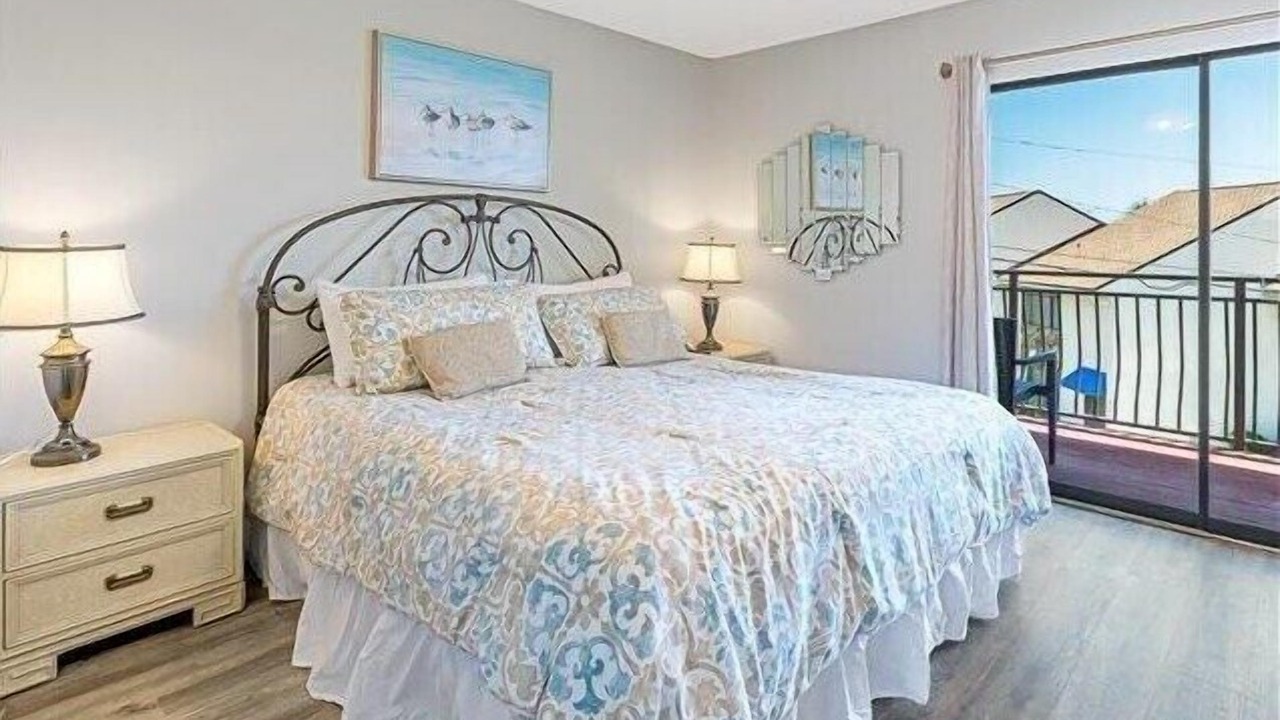 Photo of Bedroom in Miramar Beach