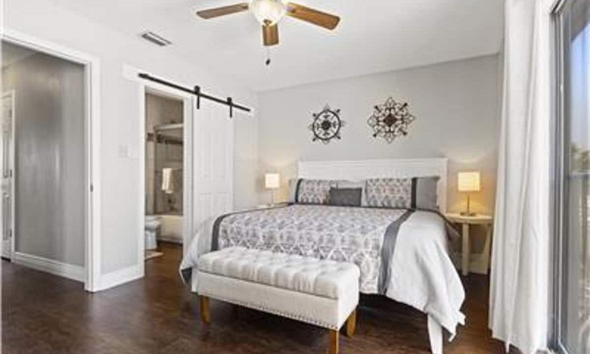 Photo of Bedroom in Miramar Beach