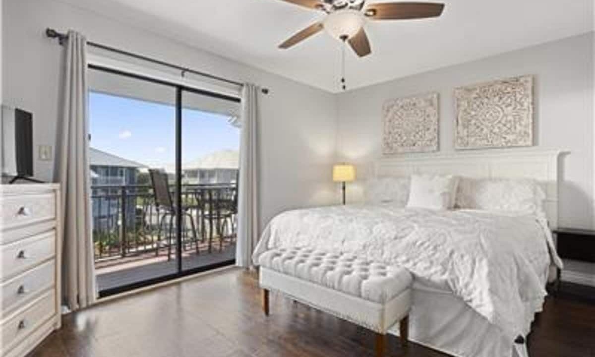 Photo of Bedroom in Miramar Beach