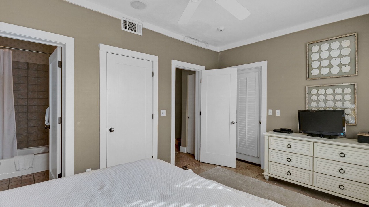 Photo of Bedroom in Dune Allen Beach