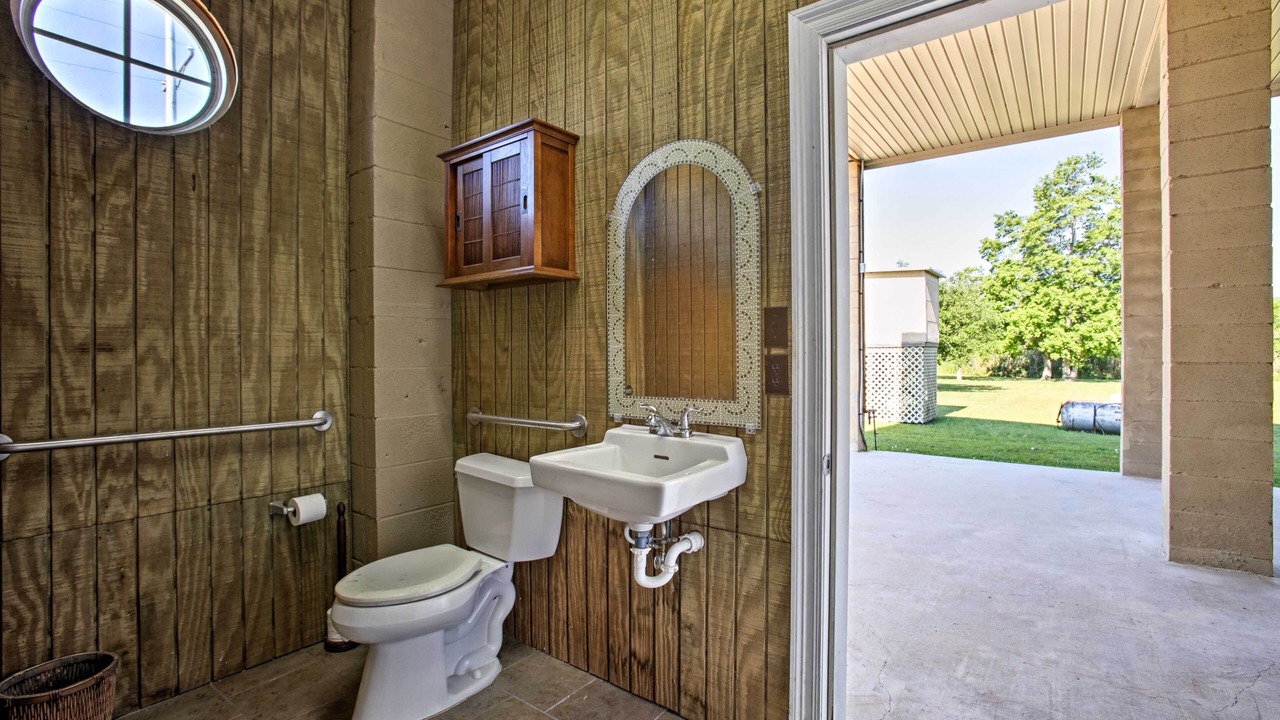Photo of Bathroom in Lake Catherine