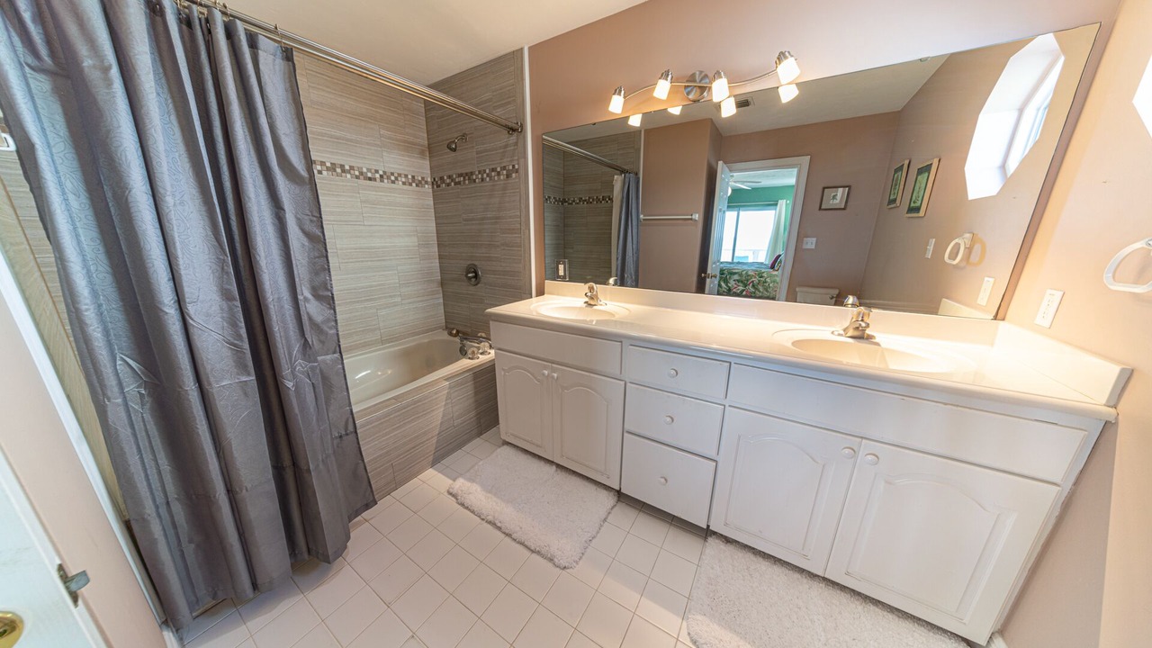 Photo of Bathroom in Plantation