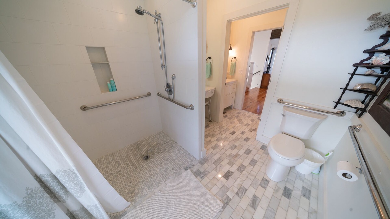 Photo of Bathroom in Plantation