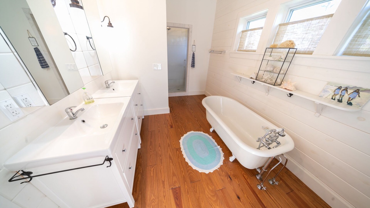 Photo of Bathroom in Plantation
