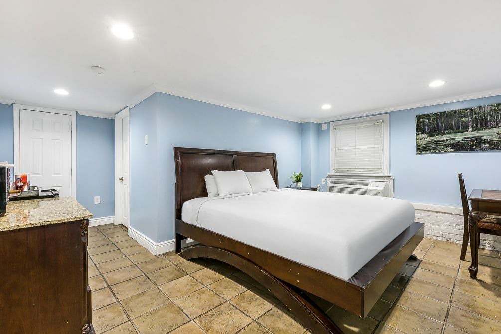 Photo of Bedroom in Mid-City