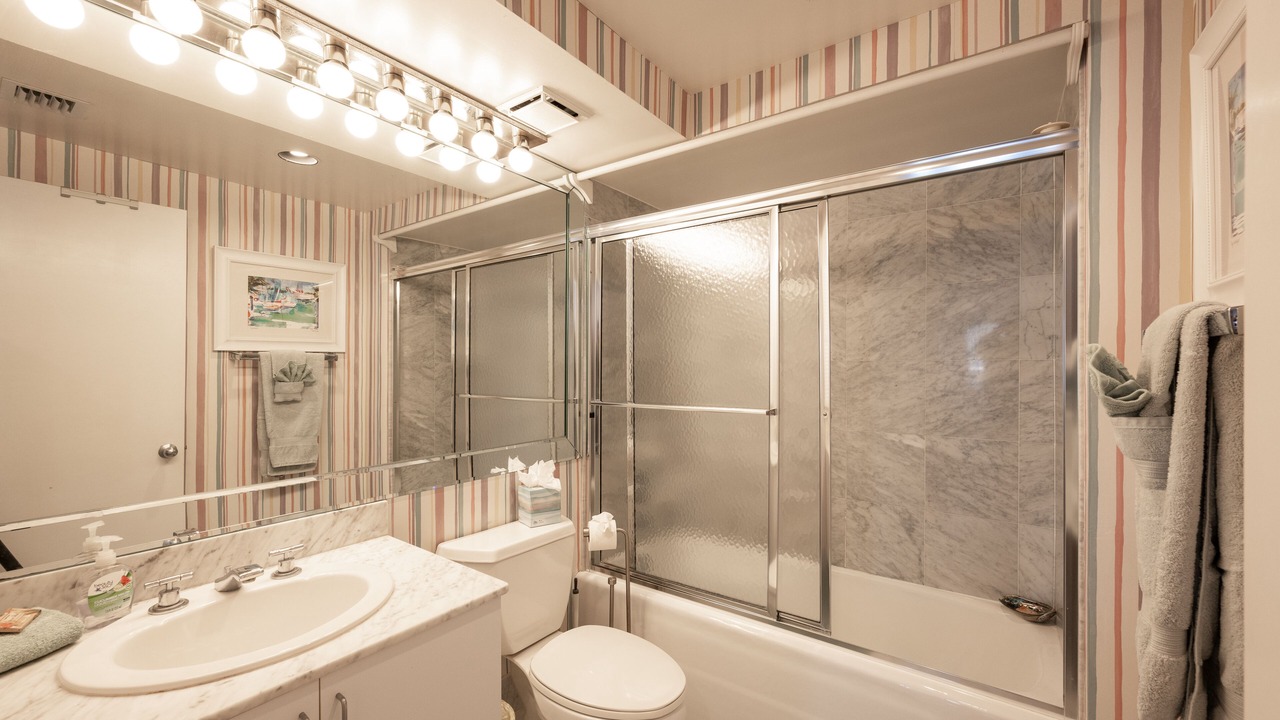 Photo of Bathroom in Truman Annex