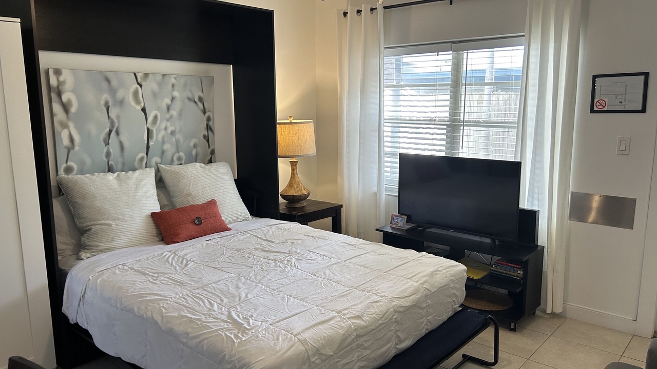 Photo of Bedroom in Lauderdale Beach