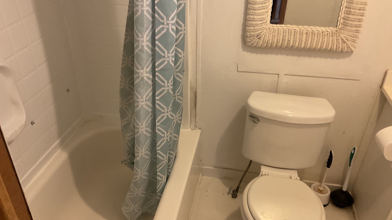 Photo of Bathroom in North Lagoon Oaks