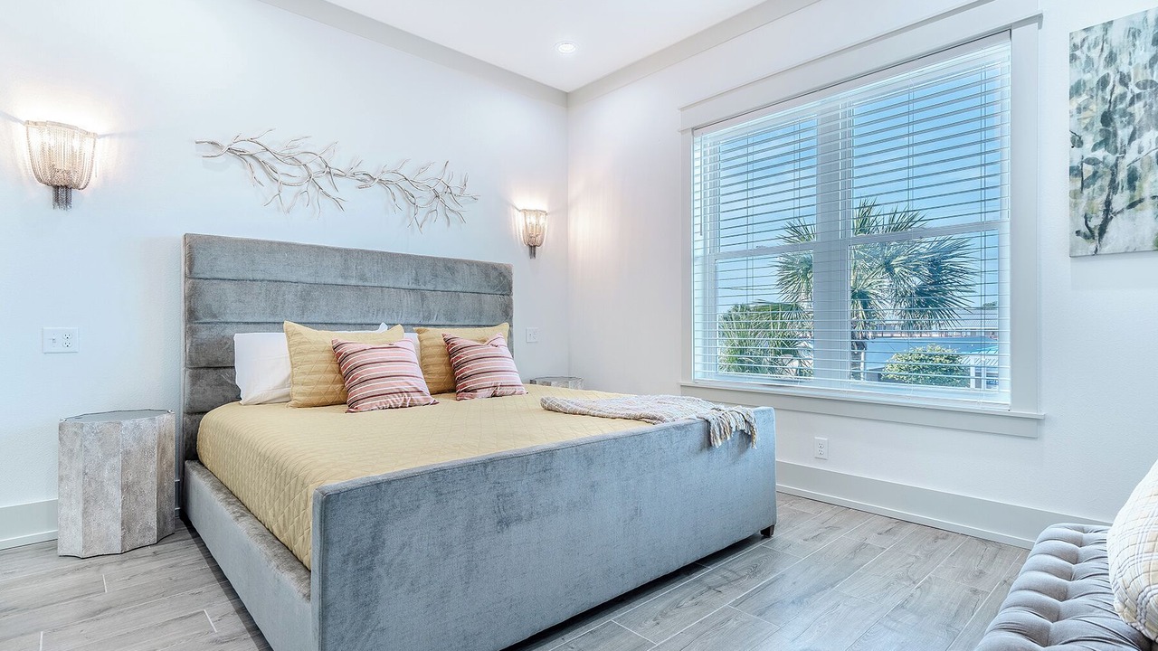 Photo of Bedroom in Laguna Beach Estates