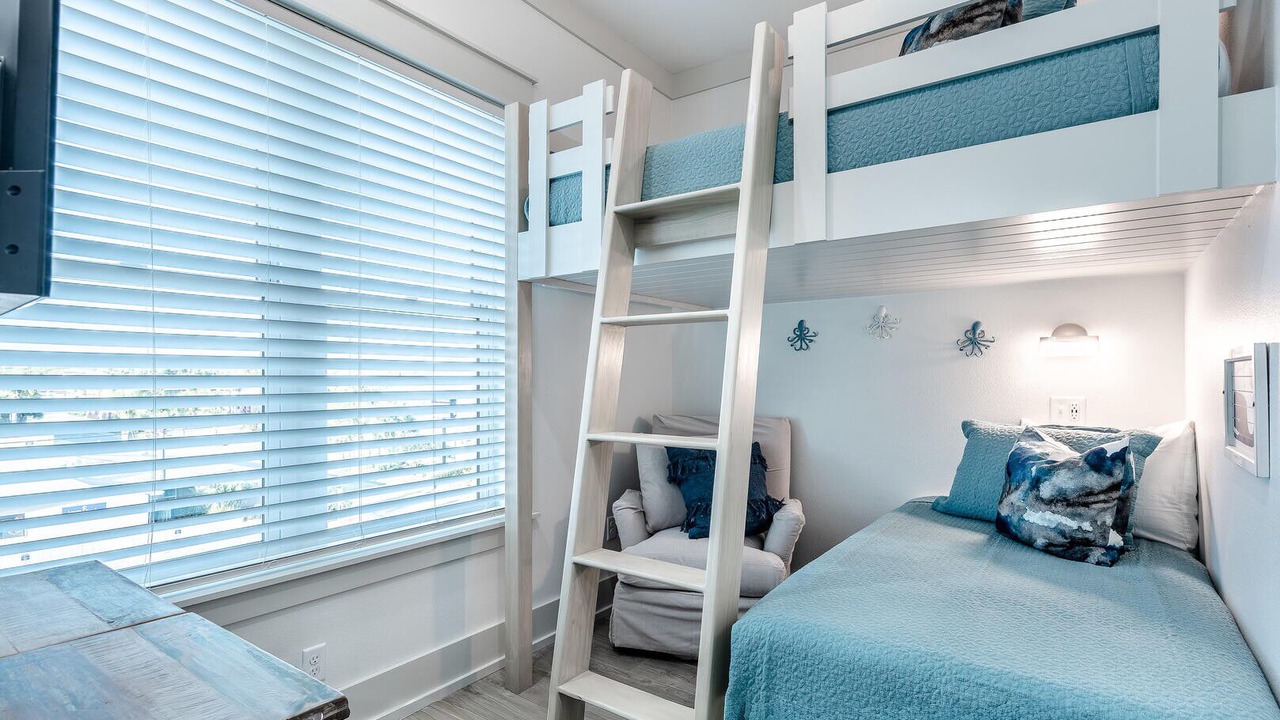 Photo of Bedroom in Laguna Beach Estates