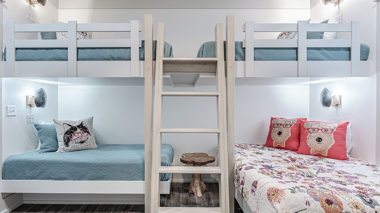 Photo of Bedroom in Laguna Beach Estates