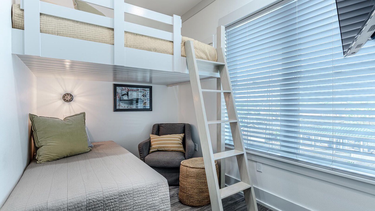 Photo of Bedroom in Laguna Beach Estates