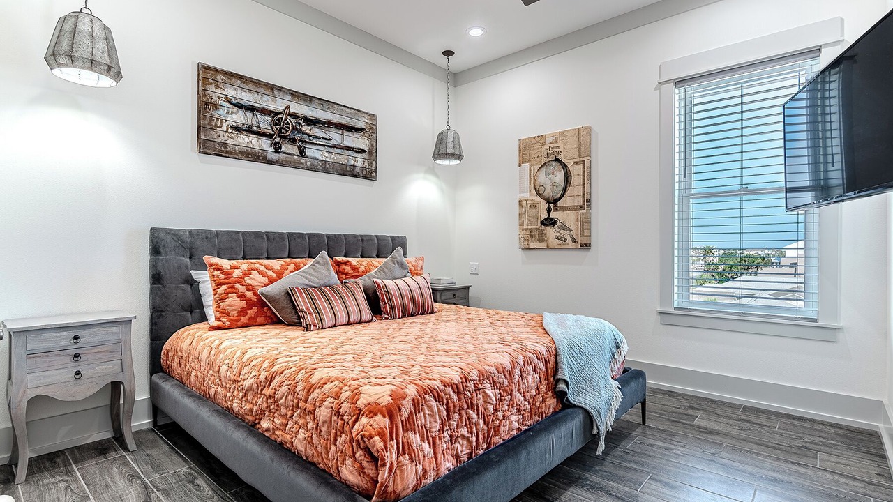Photo of Bedroom in Laguna Beach Estates
