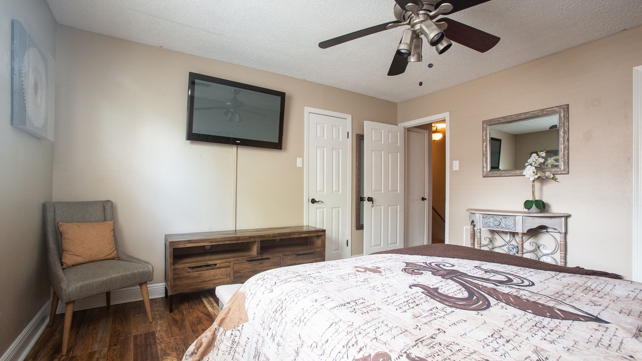 Photo of Bedroom in Tall Timbers - Brechtel