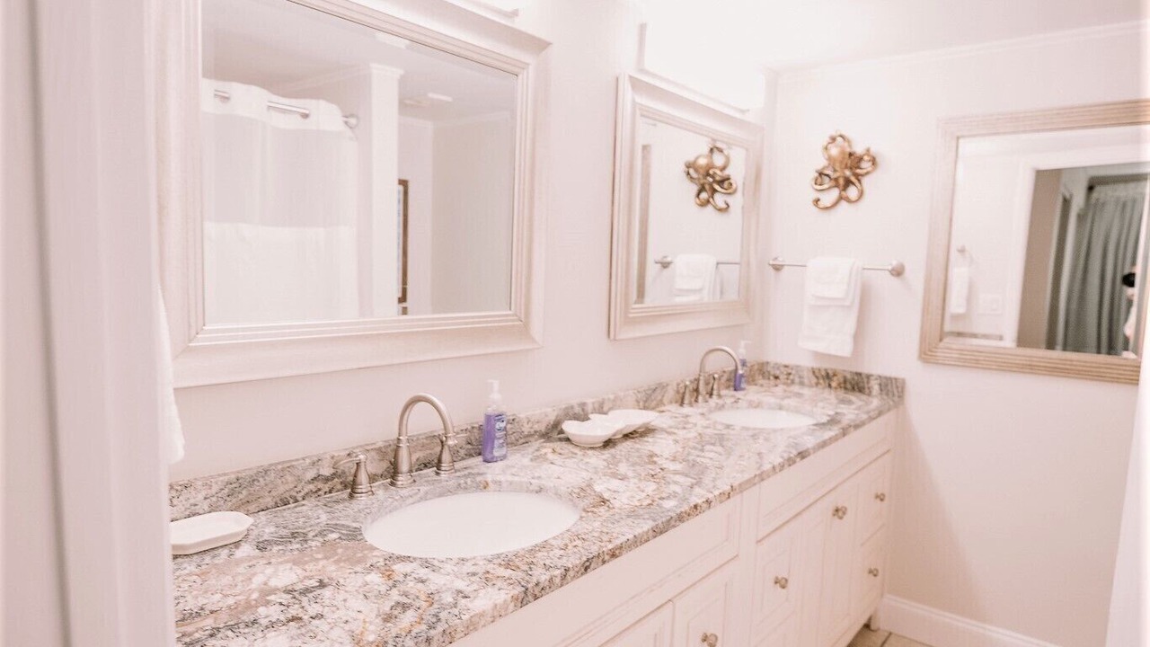 Photo of Bathroom in Sunnyside