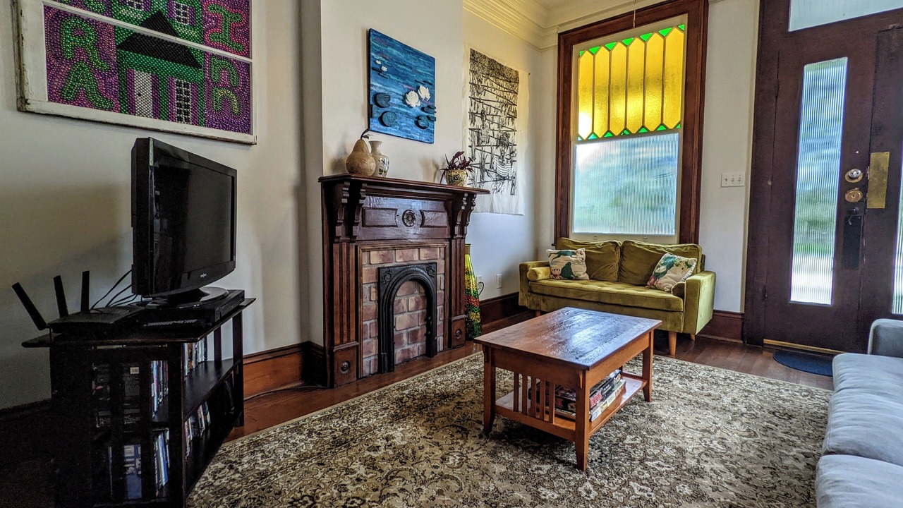 Photo of Livingroom in Mid-City