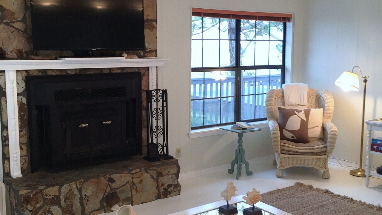 Photo of Livingroom in Innerarity Grants
