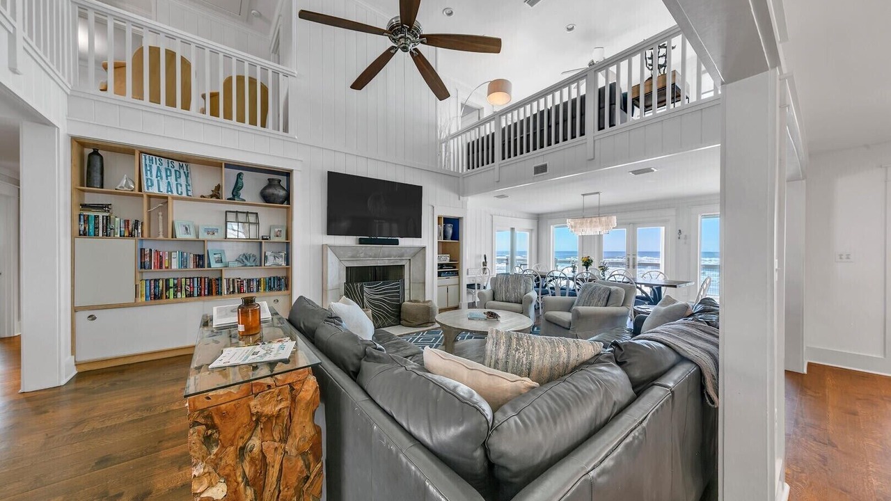 Photo of Livingroom in Gulf Trace