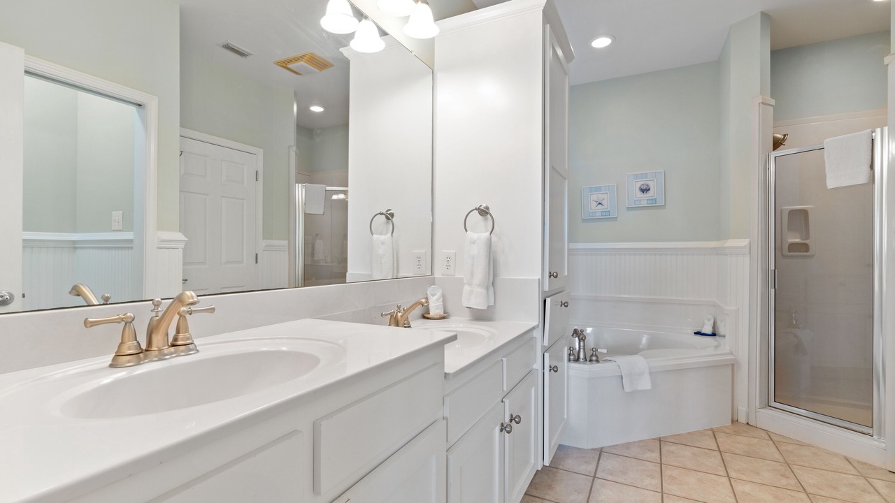 Photo of Bathroom in Dauphin Island