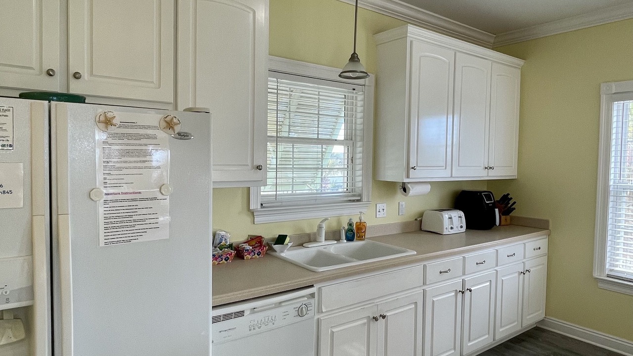 Photo of Kitchen in Lullwater Beach