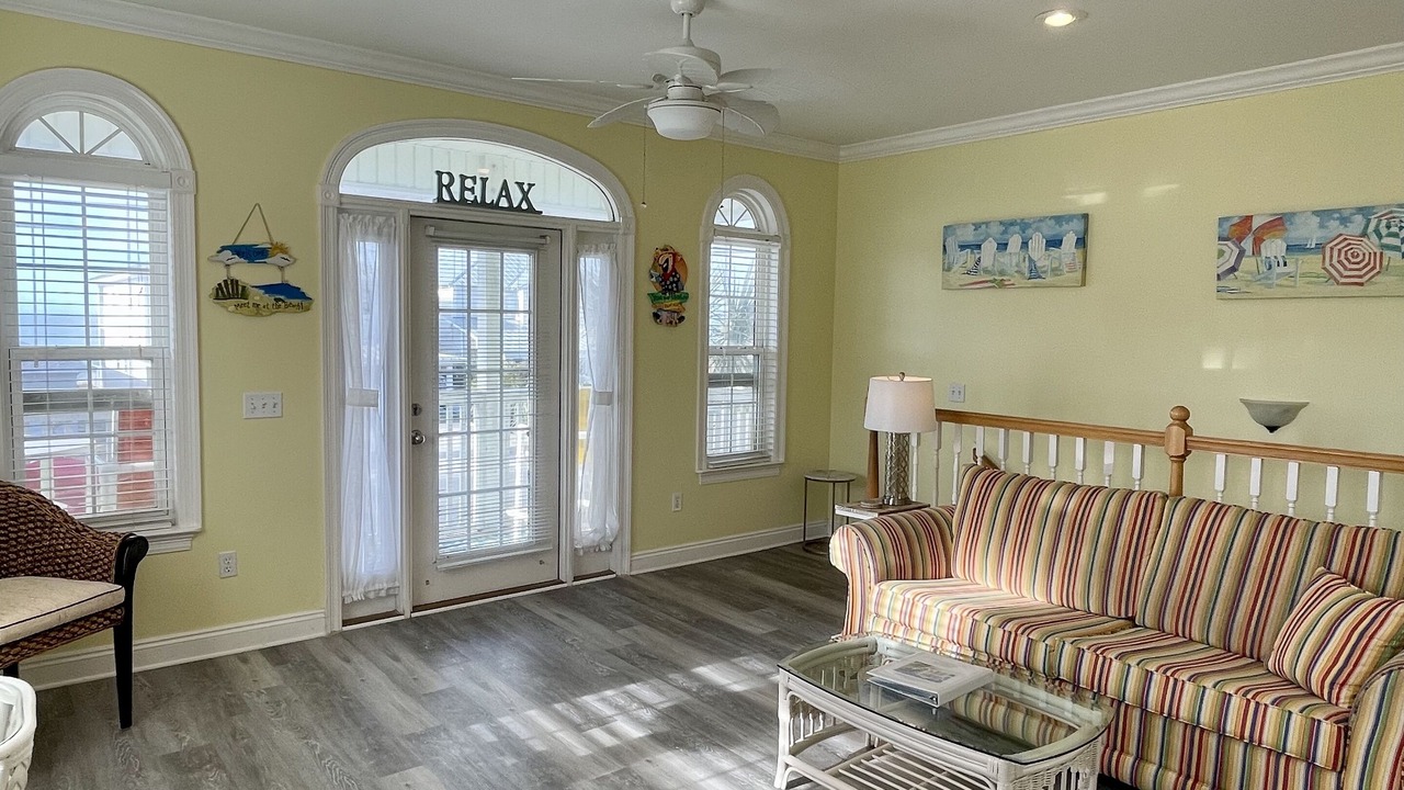 Photo of Livingroom in Lullwater Beach