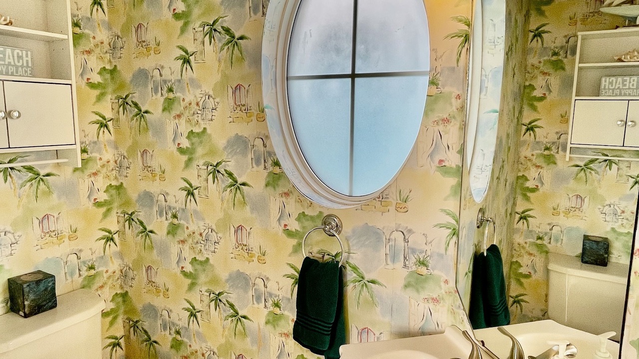 Photo of Bathroom in Lullwater Beach