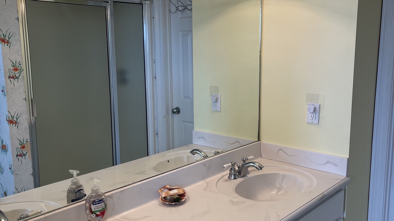 Photo of Bathroom in Lullwater Beach