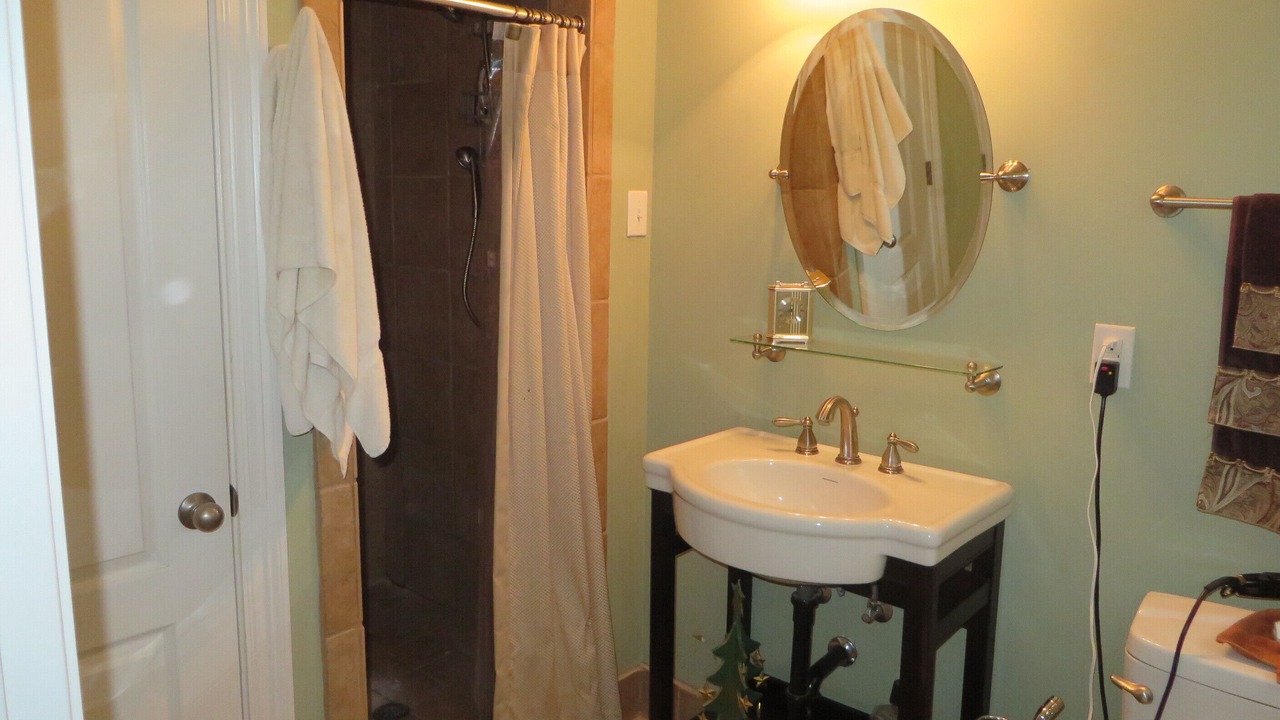 Photo of Bathroom in Arabi
