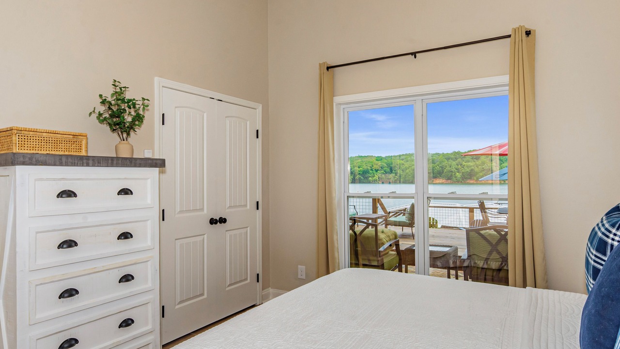 Photo of Bedroom in Pleasure Point