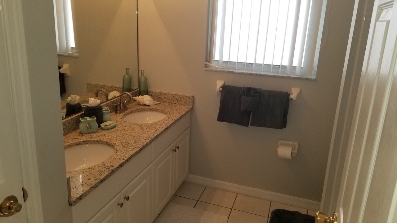 Photo of Bathroom in Sunset Lakes